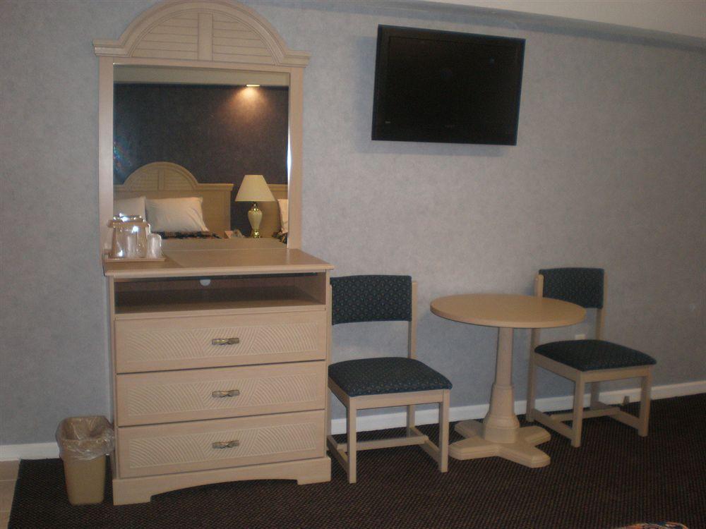 Village Inn & Suites - Smithville Room photo